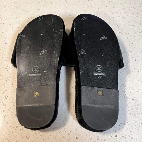 NWT slipper - Picture 3 of 3